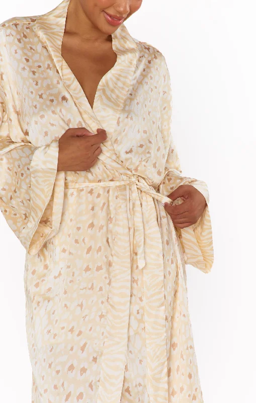 women's pajamas with a whimsical charmMumu x Curateur The Harlow Robe ~ Animal Print